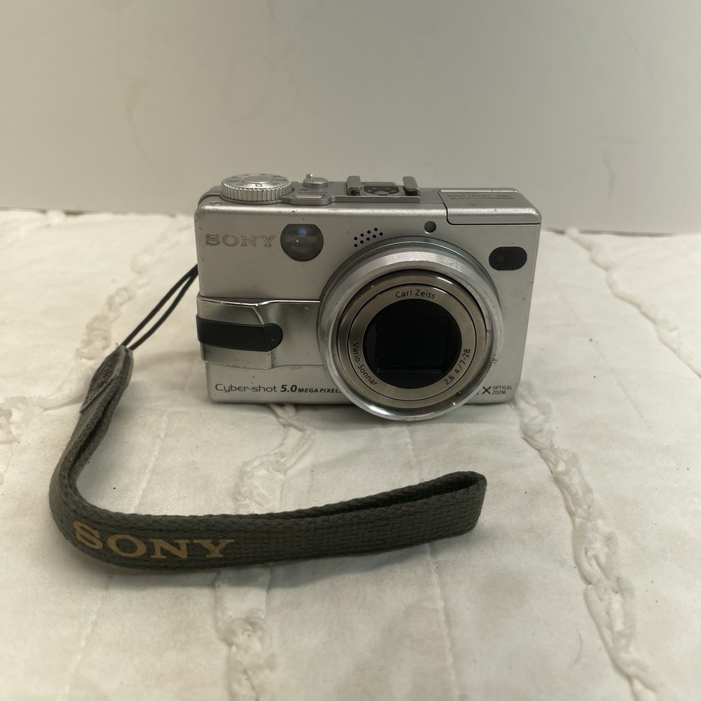 Sony‎ Digital Camera Cybershot DSC-V1 5.0MP w/Battery UNTESTED
